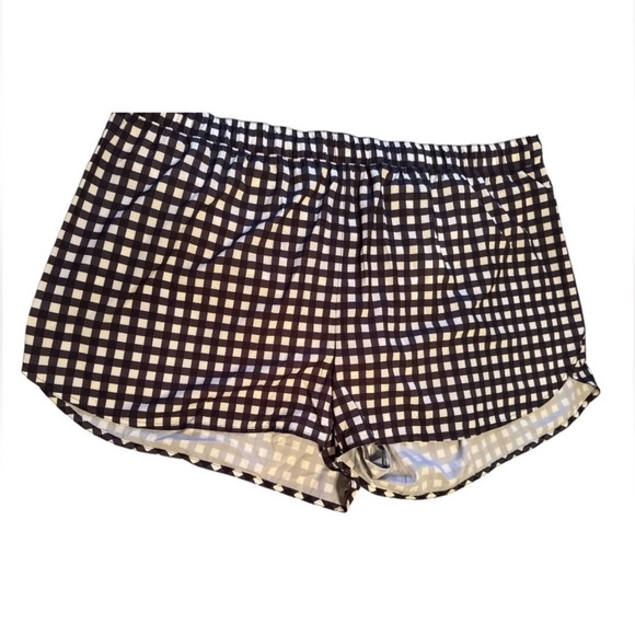Old Navy Pants - Black and White Checkered Women's Shorts